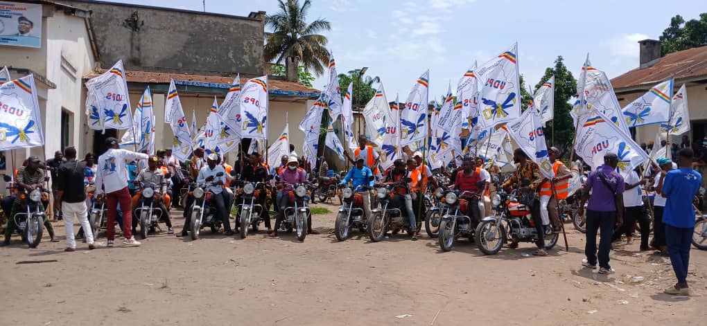 Visite du chef de l’État à Kananga: Malgré la pluie et le report, L’UDPS Tshisekedi plus que motivé pour accueillir S.E. Félix Tshisekedi