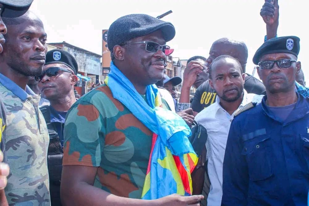 Le Député national John Kabeya Shikayi mobilise plus de 20.000 personnes pour soutenir le Chef de l’État Félix Antoine Tshisekedi Tshilombo, les FARDC et les Wazalendo.